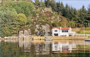 Stunning Home In Fitjar With Wifi